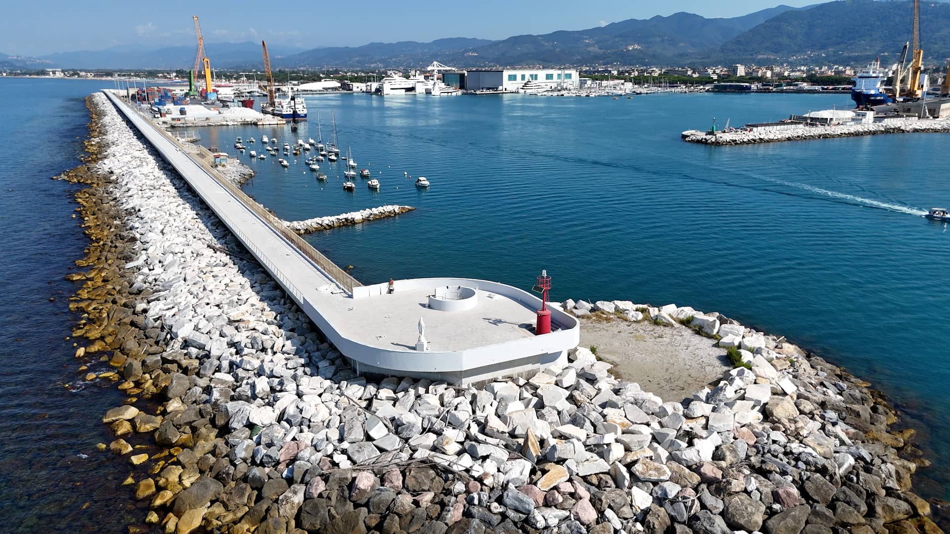 waterfront-marina-di-carrara-ph-danaeproject3